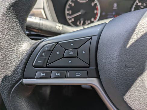 Used 2024 Nissan Altima 2.5 SV FWD image 28