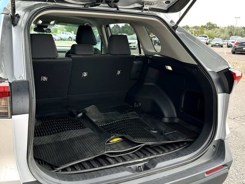 Used 2022 Toyota RAV4 LE AWD/4WD image 11