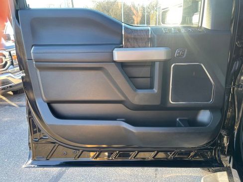 Used 2019 Ford F250 Lariat w/ Lariat Value Package image 17