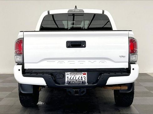 Used 2020 Toyota Tacoma TRD Off-Road image 3