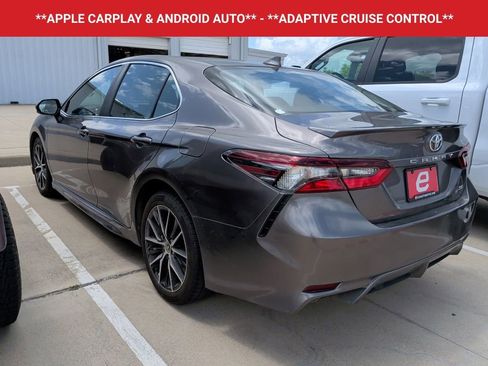 Used 2022 Toyota Camry SE FWD image 5