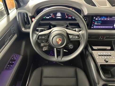 Certified 2025 Porsche Cayenne AWD/4WD image 16