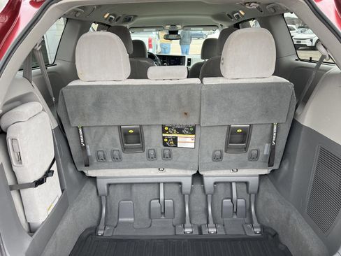 Used 2019 Toyota Sienna LE image 13