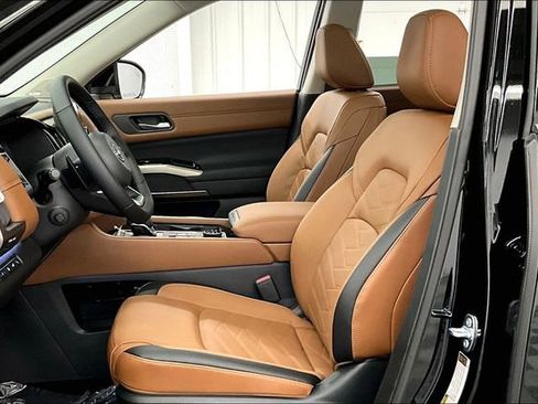 New 2025 Nissan Pathfinder Platinum w/ Lighting Package (N93) image 10