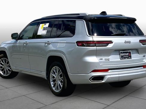 Used 2023 Jeep Grand Cherokee L Summit w/ Luxury Tech Group V AWD/4WD image 17