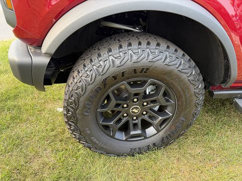 Used 2026 Ford Bronco Badlands AWD/4WD image 9