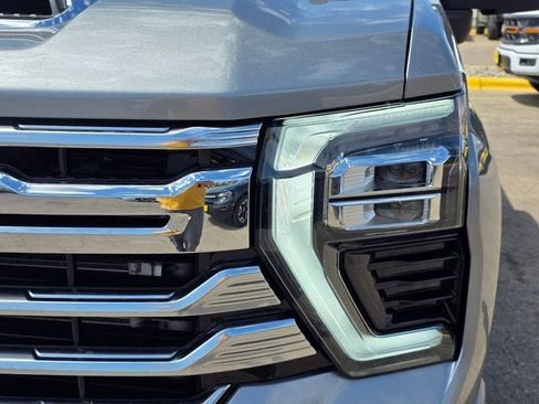 Used 2025 Chevrolet Silverado 2500 High Country w/ Technology Package AWD/4WD image 3