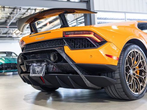 Used 2018 Lamborghini Huracan Performante AWD/4WD image 26