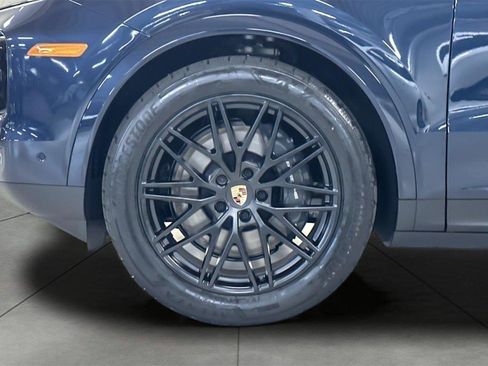 New 2025 Porsche Cayenne Coupe image 92