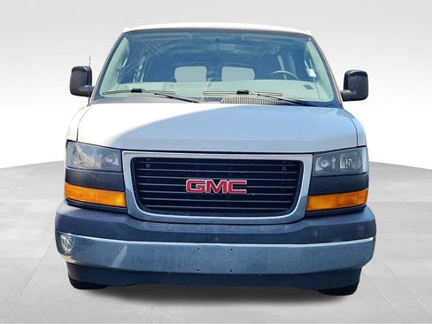 Used 2017 GMC Savana 2500 RWD image 2