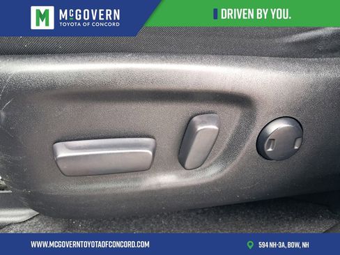 Used 2018 Toyota RAV4 XLE AWD/4WD image 15