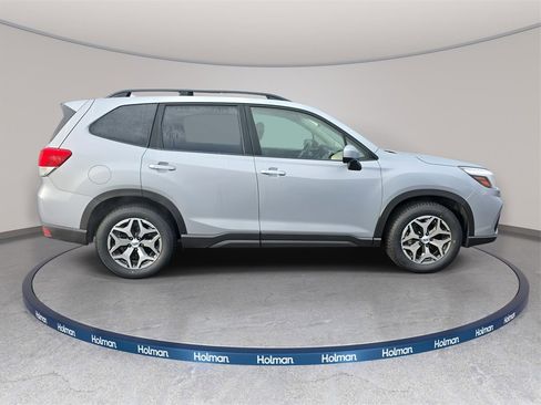 Used 2020 Subaru Forester Premium image 5