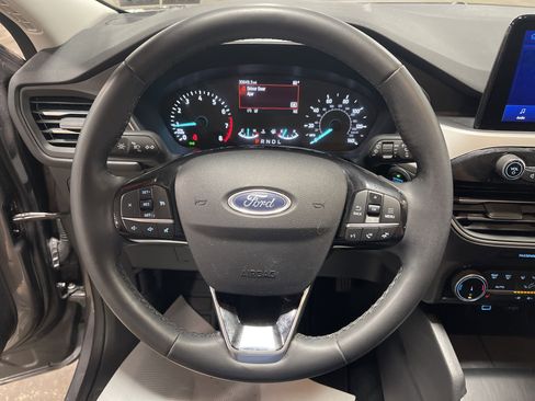 Used 2022 Ford Escape SEL image 16