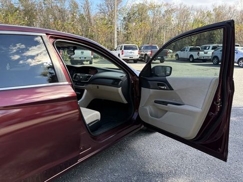 Used 2013 Honda Accord LX image 29