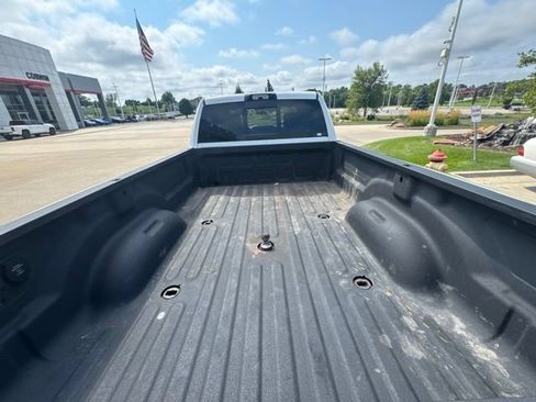 Used 2024 RAM 3500 Tradesman w/ Chrome Appearance Group AWD/4WD image 6