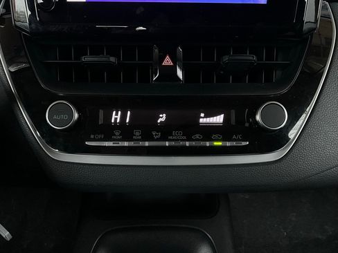 Used 2025 Toyota Corolla LE image 24