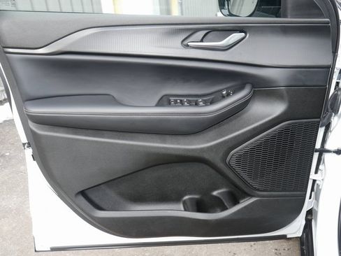 Used 2023 Jeep Grand Cherokee Altitude image 14