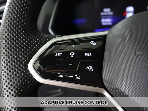 Used 2022 Volkswagen Tiguan SE R-Line image 4