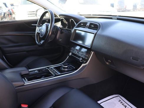 Used 2019 Jaguar XE Premium image 10