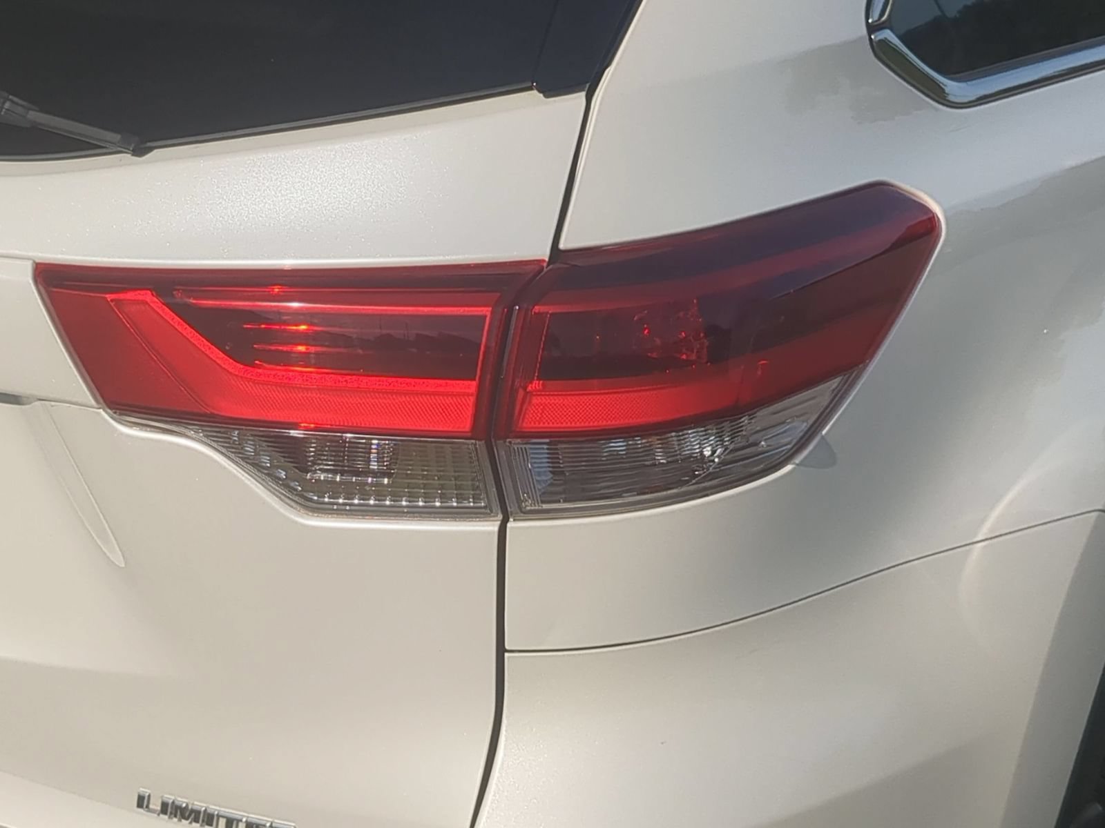 Used 2017 Toyota Highlander Limited AWD/4WD image 35
