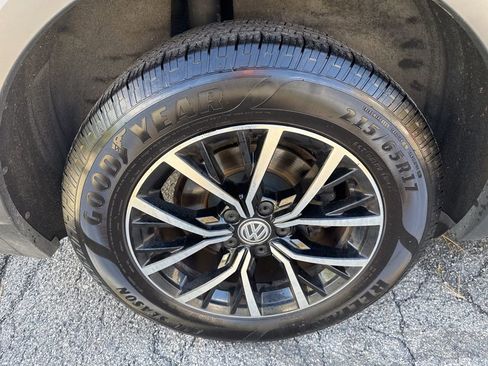 Used 2021 Volkswagen Tiguan SE image 10