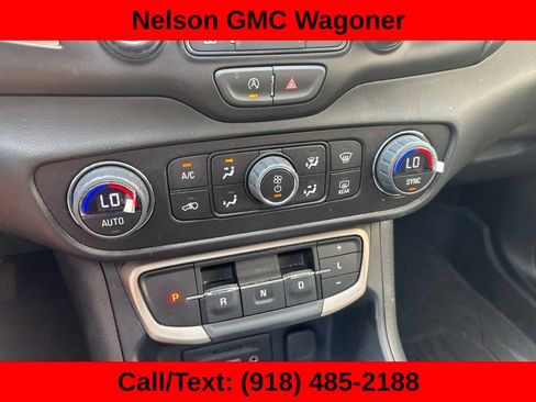 Used 2024 GMC Terrain Denali w/ Black Diamond Edition AWD/4WD image 12