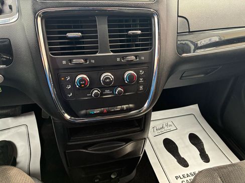 Used 2015 Dodge Grand Caravan SE FWD image 22