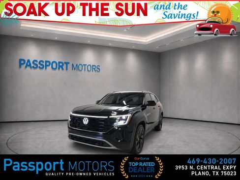 Used 2024 Volkswagen Atlas Cross Sport SE w/ Panoramic Sunroof Package FWD image 3