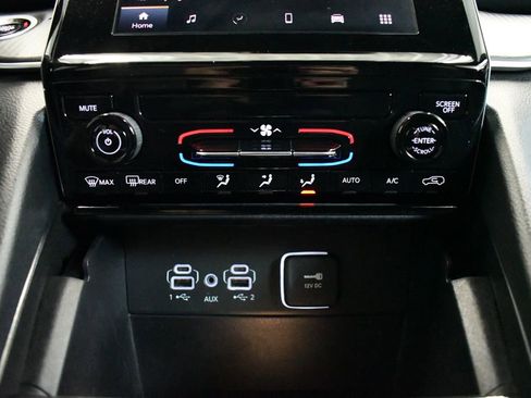 Used 2024 Jeep Grand Cherokee Laredo X image 37