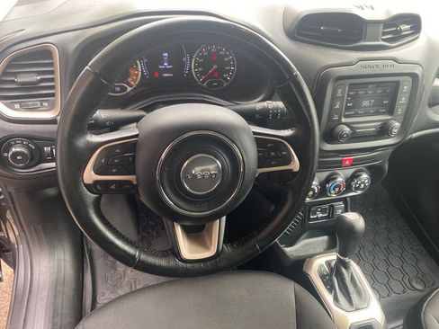 Used 2017 Jeep Renegade Latitude image 14