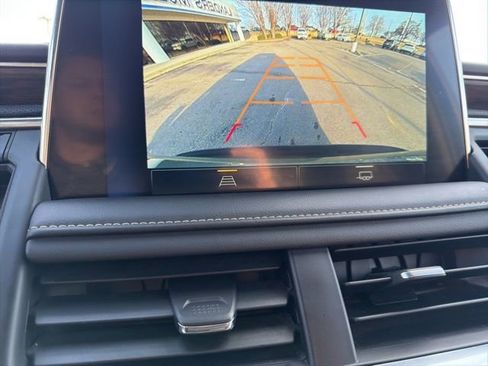 Used 2023 Chevrolet Suburban Premier image 14