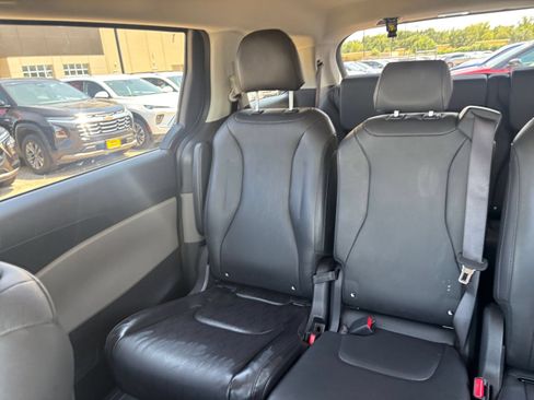 Used 2026 Kia Carnival FWD image 41