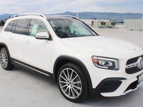 Used 2022 Mercedes-Benz GLB 250 4MATIC image 2