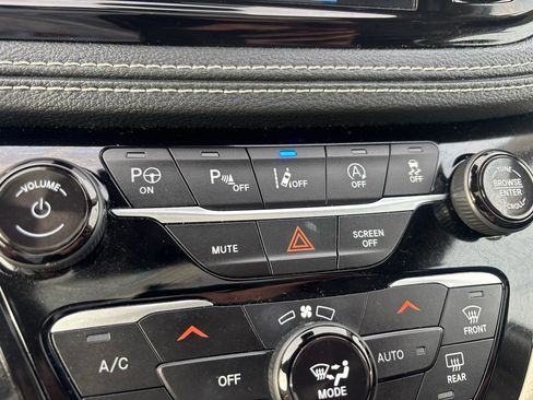 Used 2022 Chrysler Pacifica Limited image 26