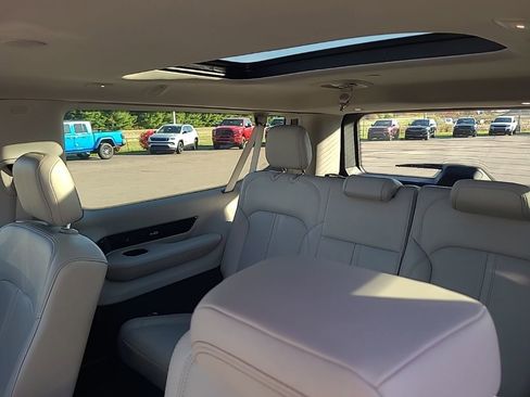 Used 2024 Jeep Grand Wagoneer L 4WD image 27