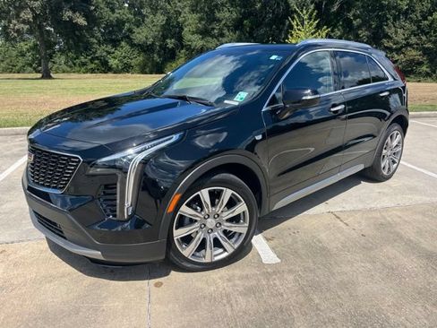 Used 2023 Cadillac XT4 Premium Luxury w/ Technology Package FWD image 2