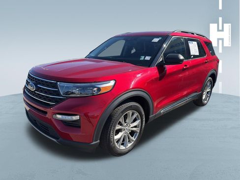 Used 2023 Ford Explorer XLT w/ Equipment Group 202A image 3