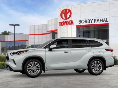 New 2026 Toyota Highlander Platinum AWD/4WD image 3