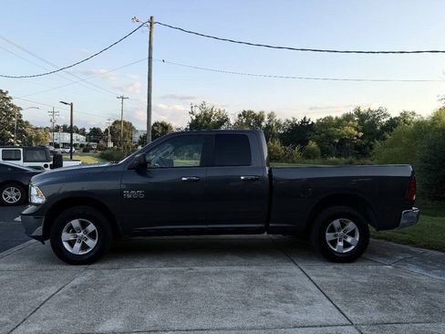 Used 2017 RAM 1500 Classic SLT AWD/4WD image 2