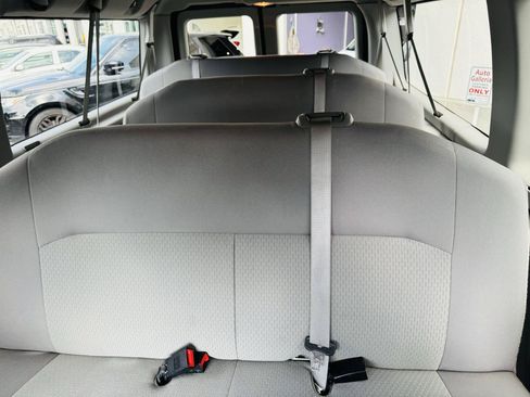 Used 2013 Ford E-350 and Econoline 350 XLT RWD image 15