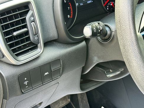 Used 2020 Kia Sportage LX image 10