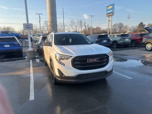 Used 2020 GMC Terrain SLE w/ Driver Convenience Package image 8