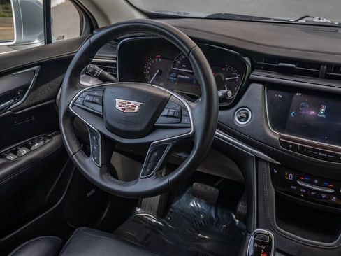 Used 2017 Cadillac XT5 Luxury w/ Driver Awareness Package image 25