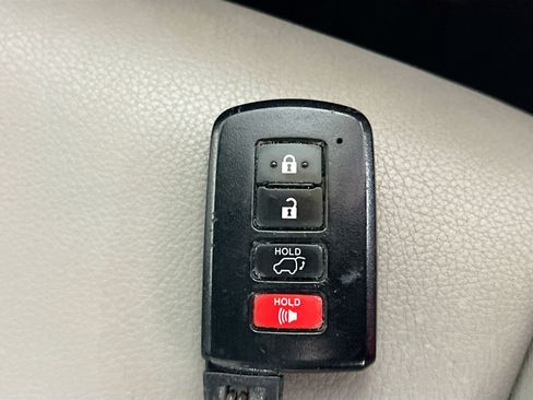 Used 2017 Toyota RAV4 Platinum image 36