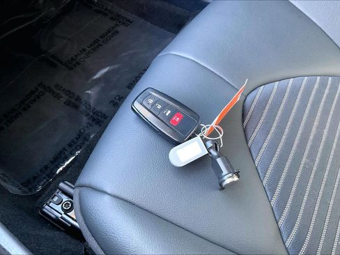 Used 2024 Toyota Camry SE image 10