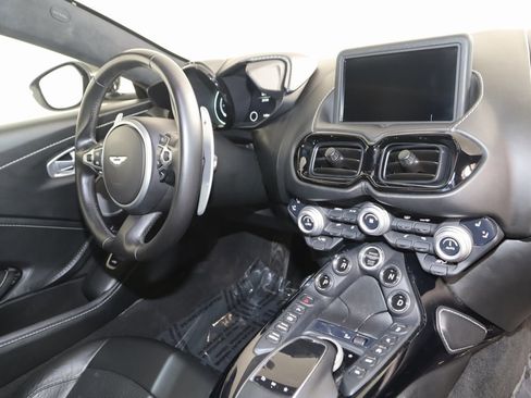 Used 2019 Aston Martin V8 Vantage Coupe image 34