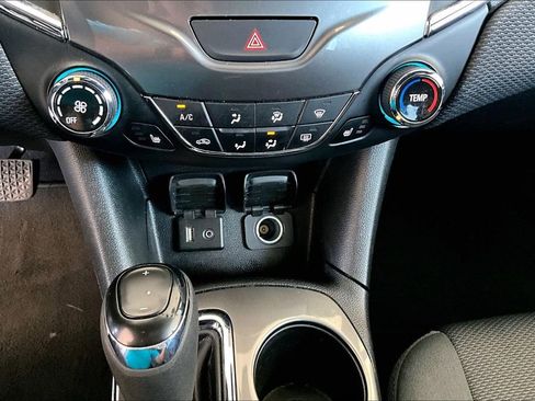 Used 2018 Chevrolet Cruze LT w/ Convenience Package FWD image 11