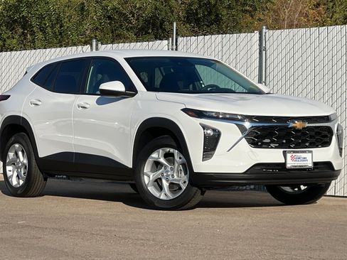 New 2026 Chevrolet Trax LS w/ LS Convenience Package image 2