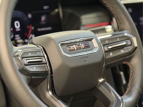 Used 2026 GMC Acadia AT4 w/ Luxury Package AWD/4WD image 22