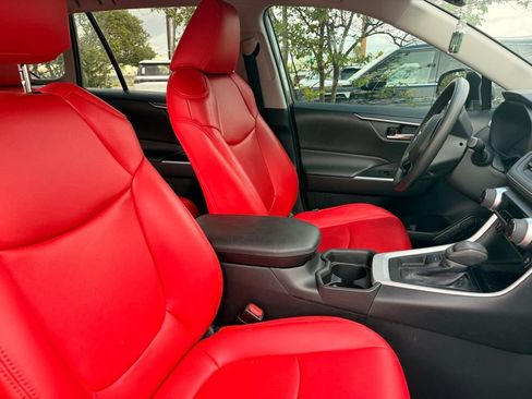 Used 2021 Toyota RAV4 XLE image 20